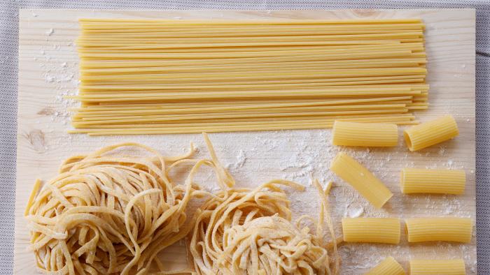 Spaghetti, rigatoni and handmade fettuccine are displayed at a restaurant in Rome, Italy, March 25, 2024. REUTERS/Remo Casilli