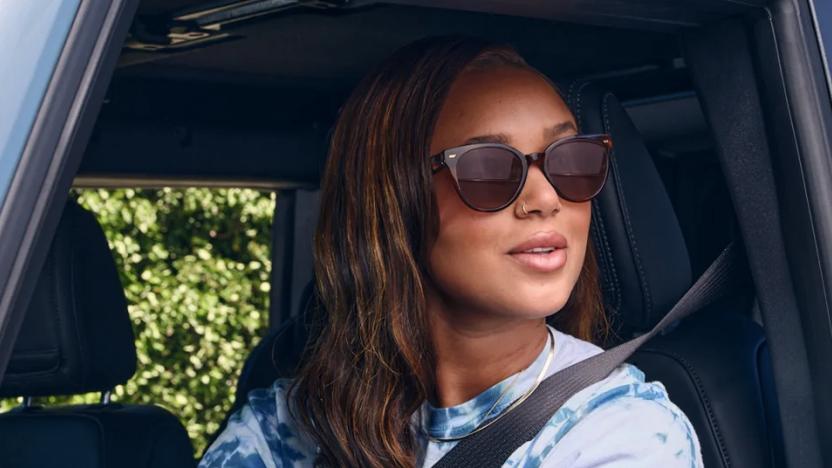 A lady wearing Echo Frames.